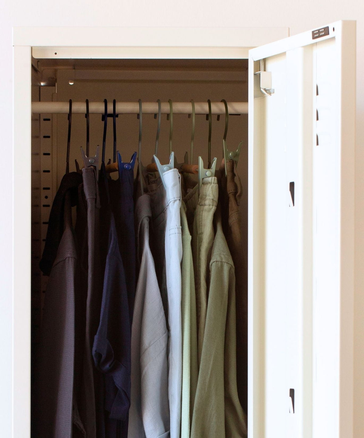 The Adult Clip Hangers in Winter Mix