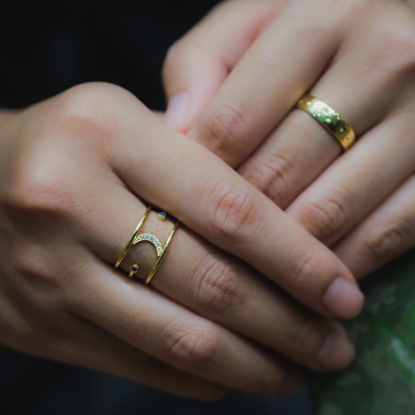 Sunaka Selene band ring worn