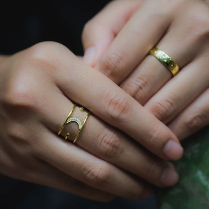 Sunaka Selene band ring worn