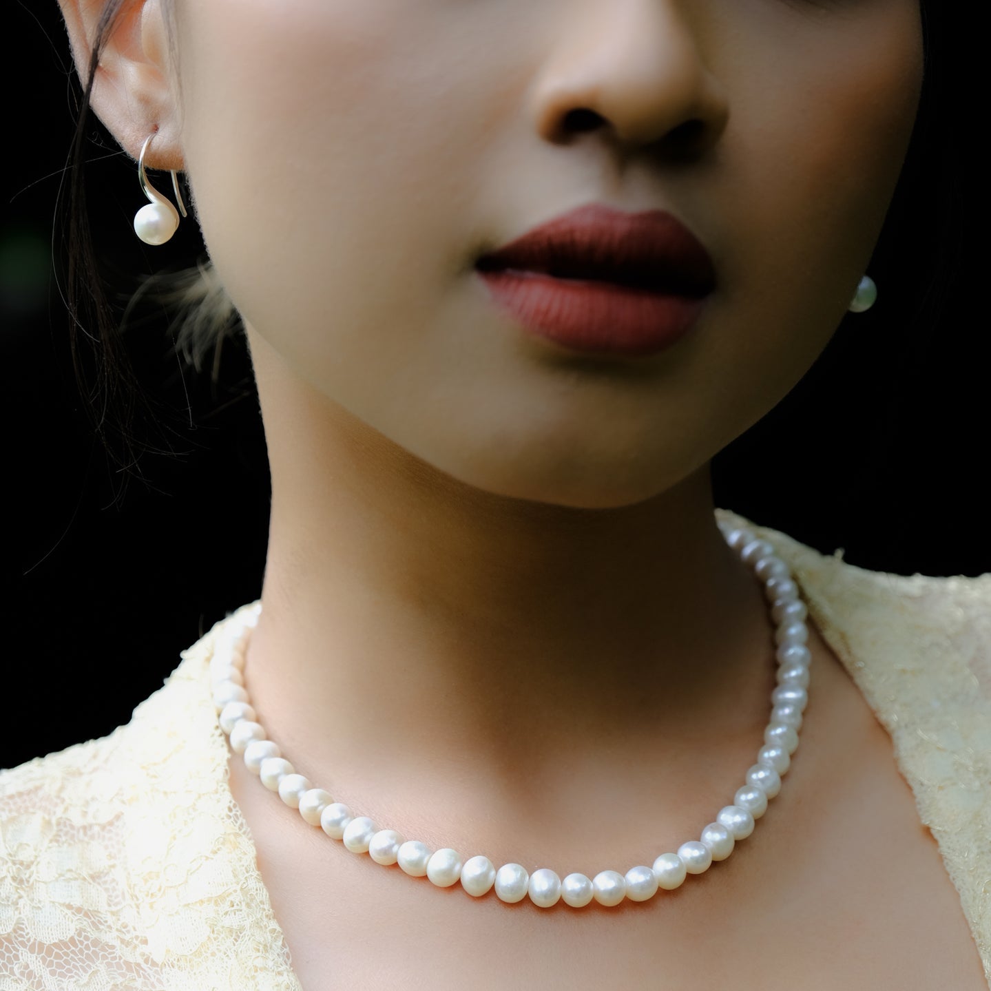 Sunaka Lumine Pearl hook earrings worn