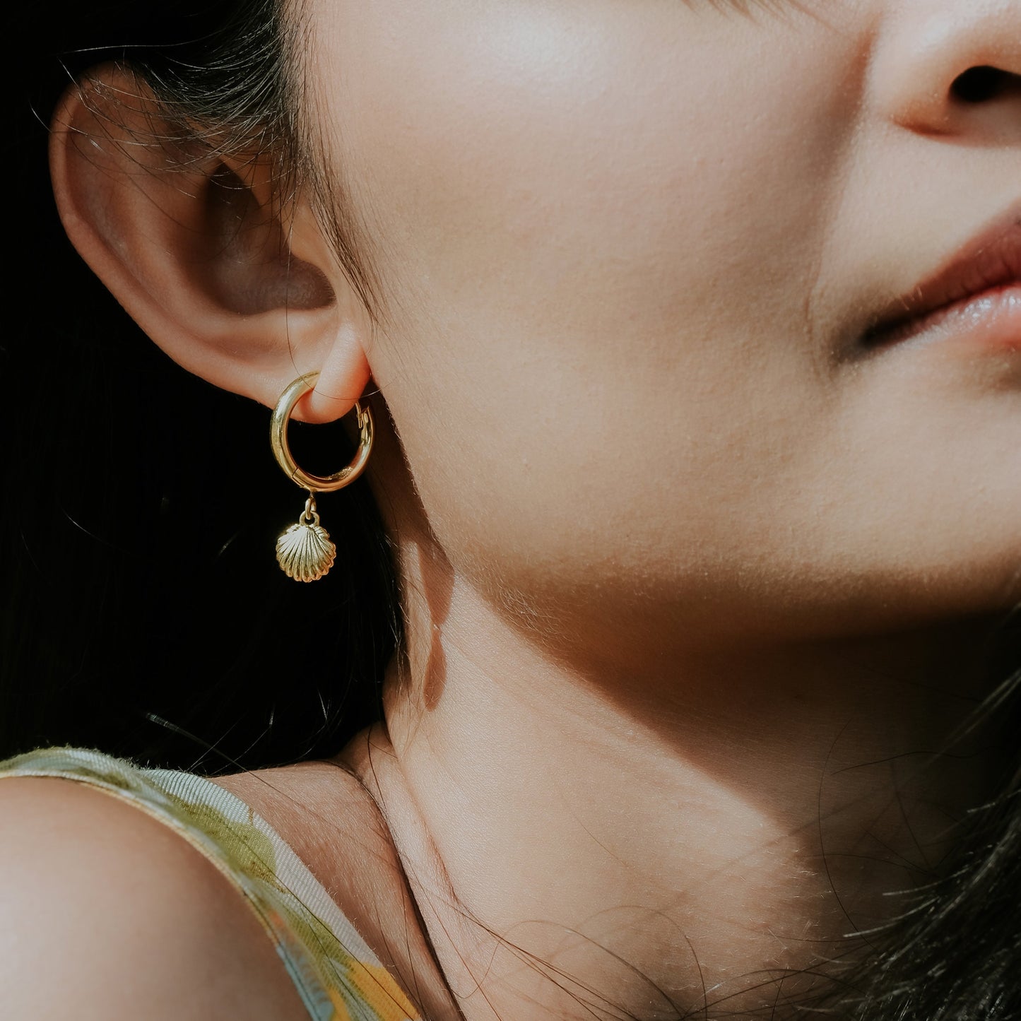Sunaka Shell Pearl hoop earrings worn