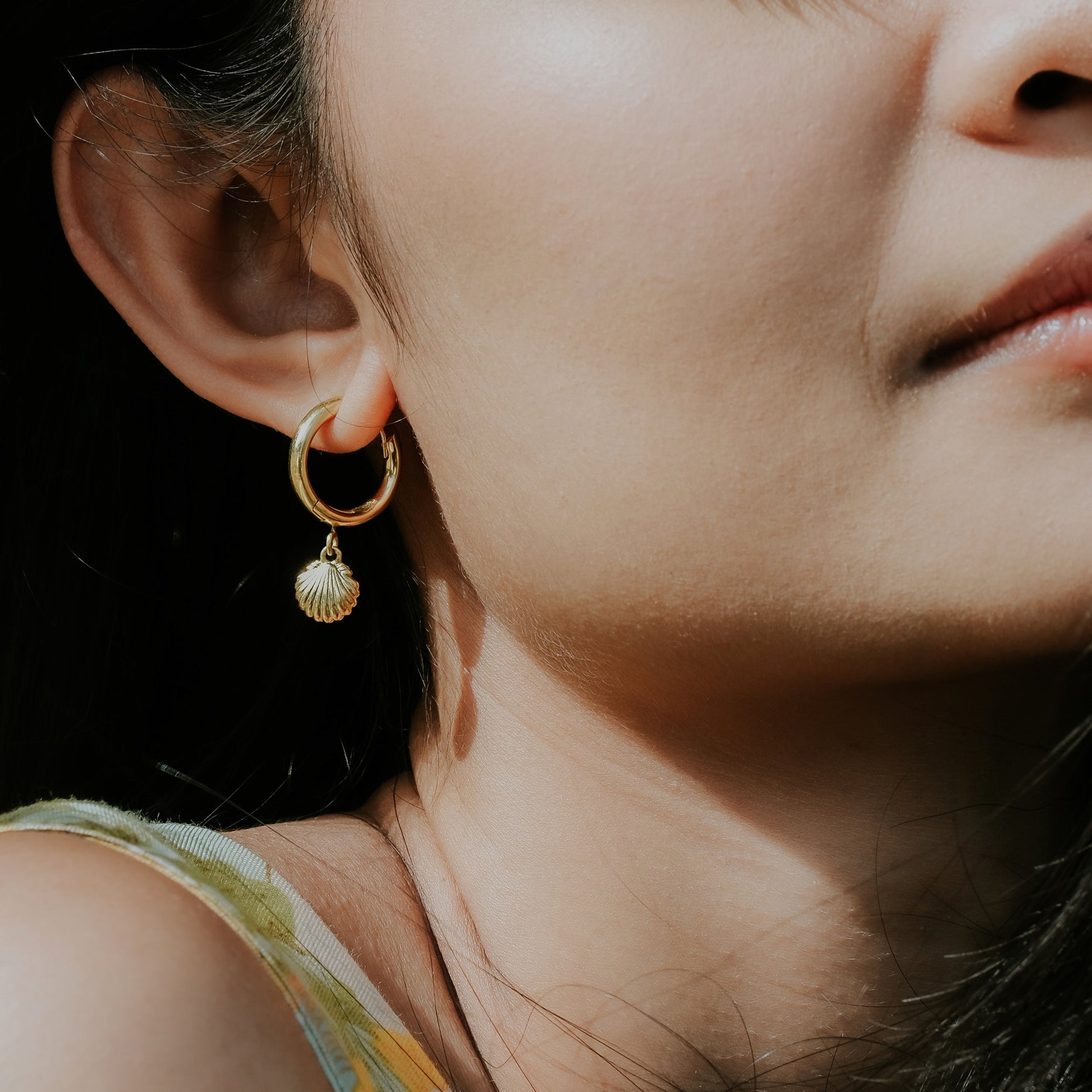 Sunaka Shell Pearl hoop earrings worn