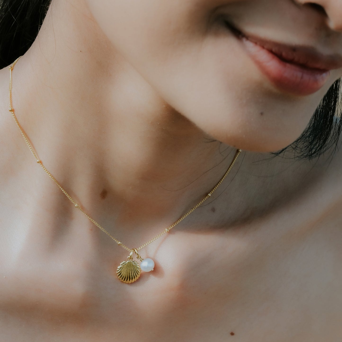 Sunaka Shell Pearl necklace worn
