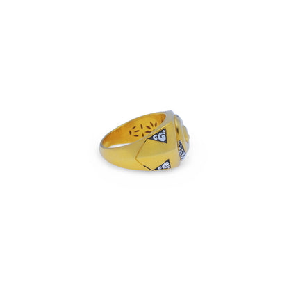 Sunaka Keong Emas signet ring worn