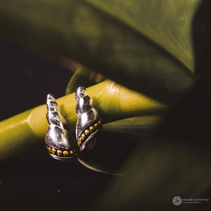 Sunaka Keong Emas stud earrings in silver