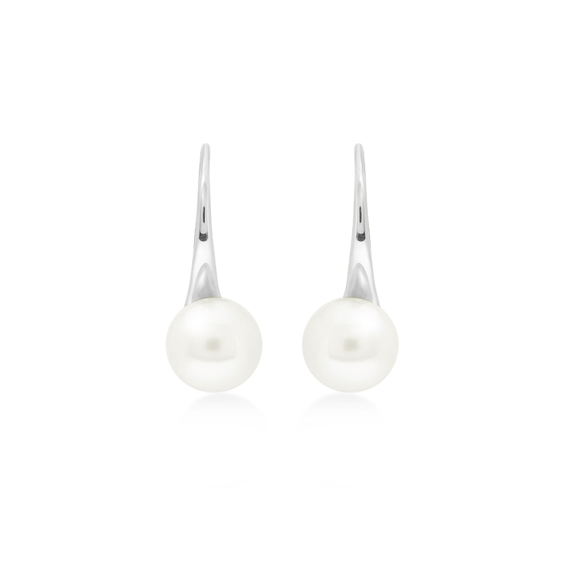 Sunaka Lumine Pearl hook earrings detail