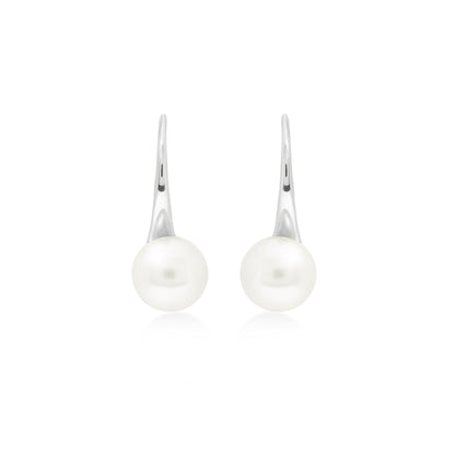Sunaka Lumine Pearl hook earrings detail