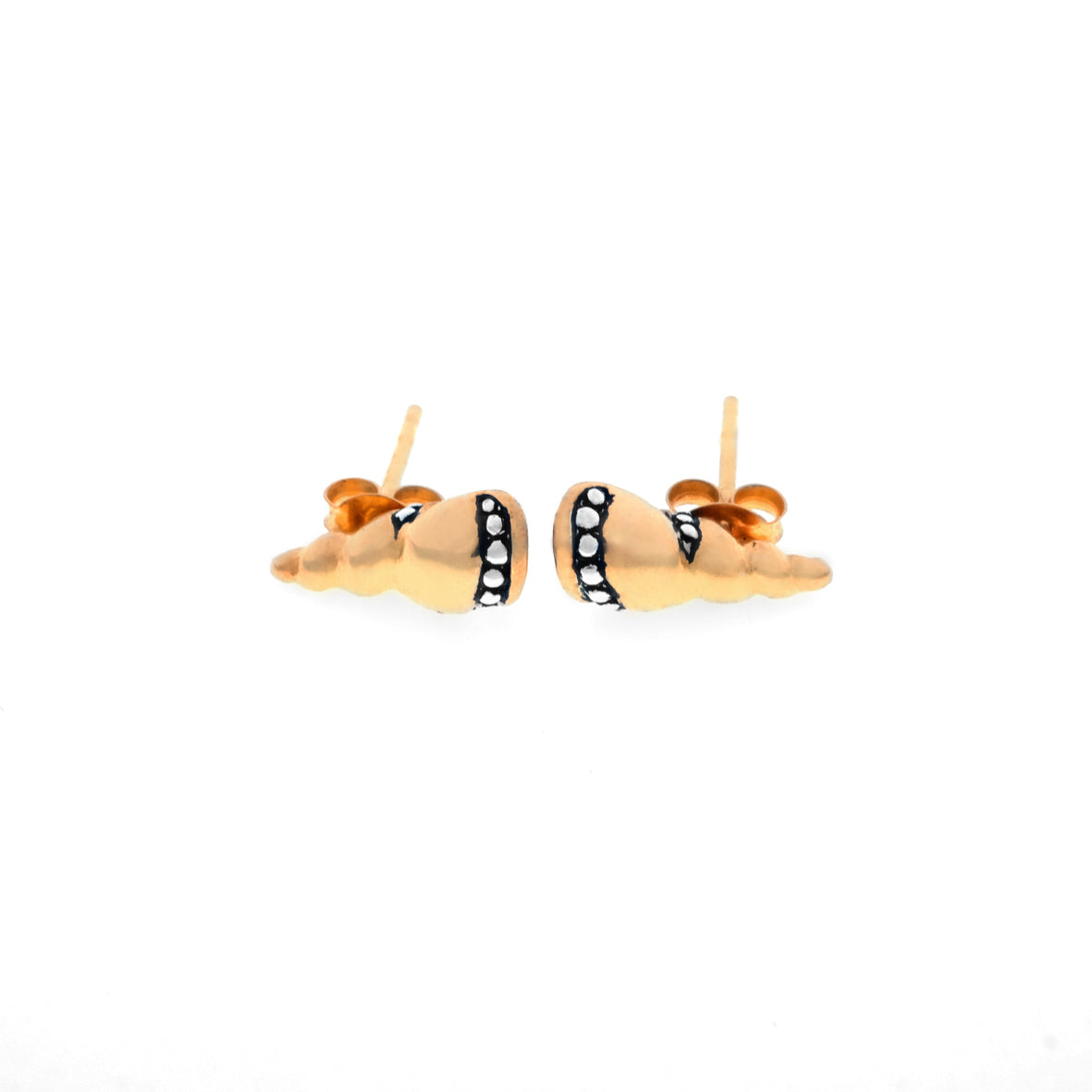 Sunaka Keong Emas stud earrings front