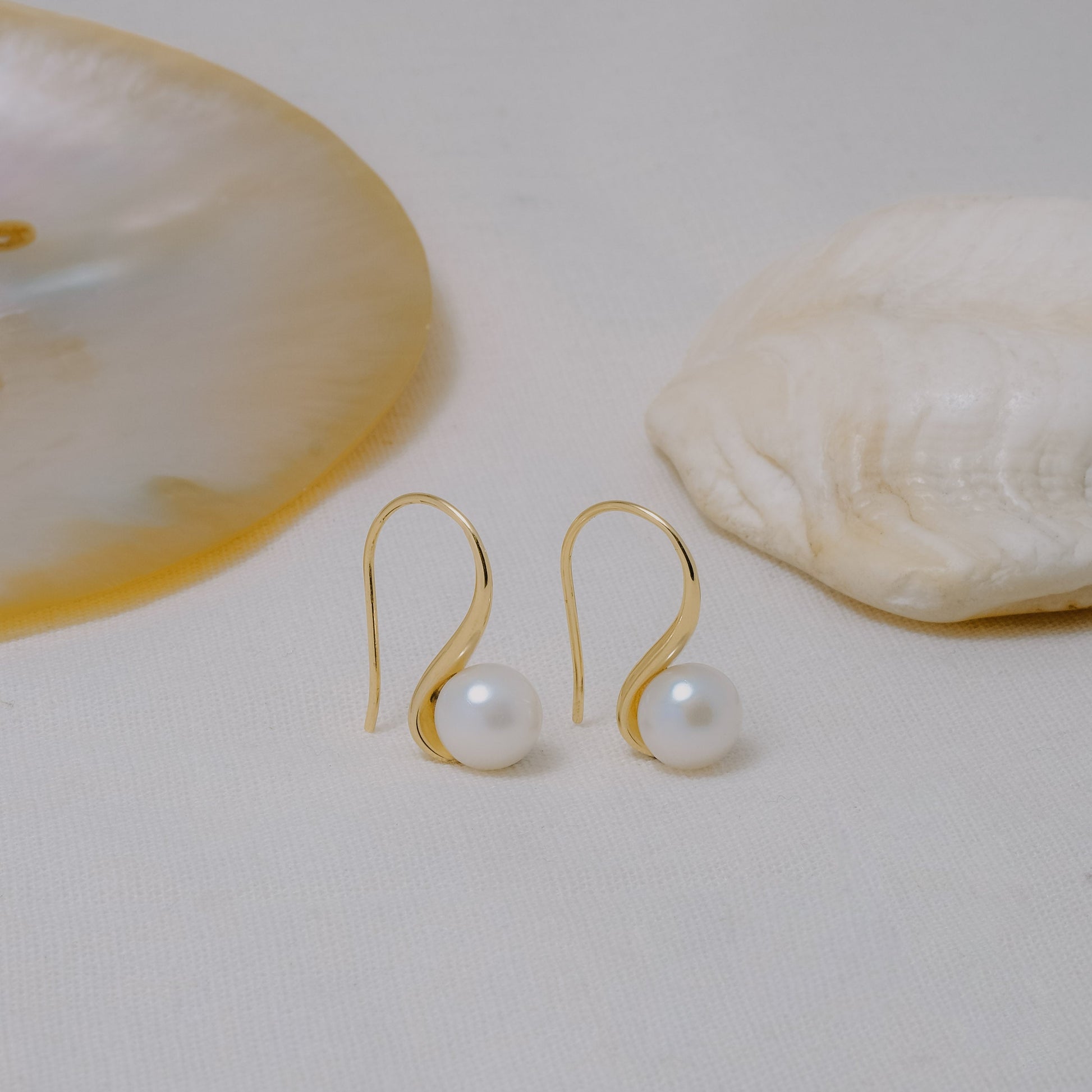 Sunaka Lumine Pearl hook earrings worn