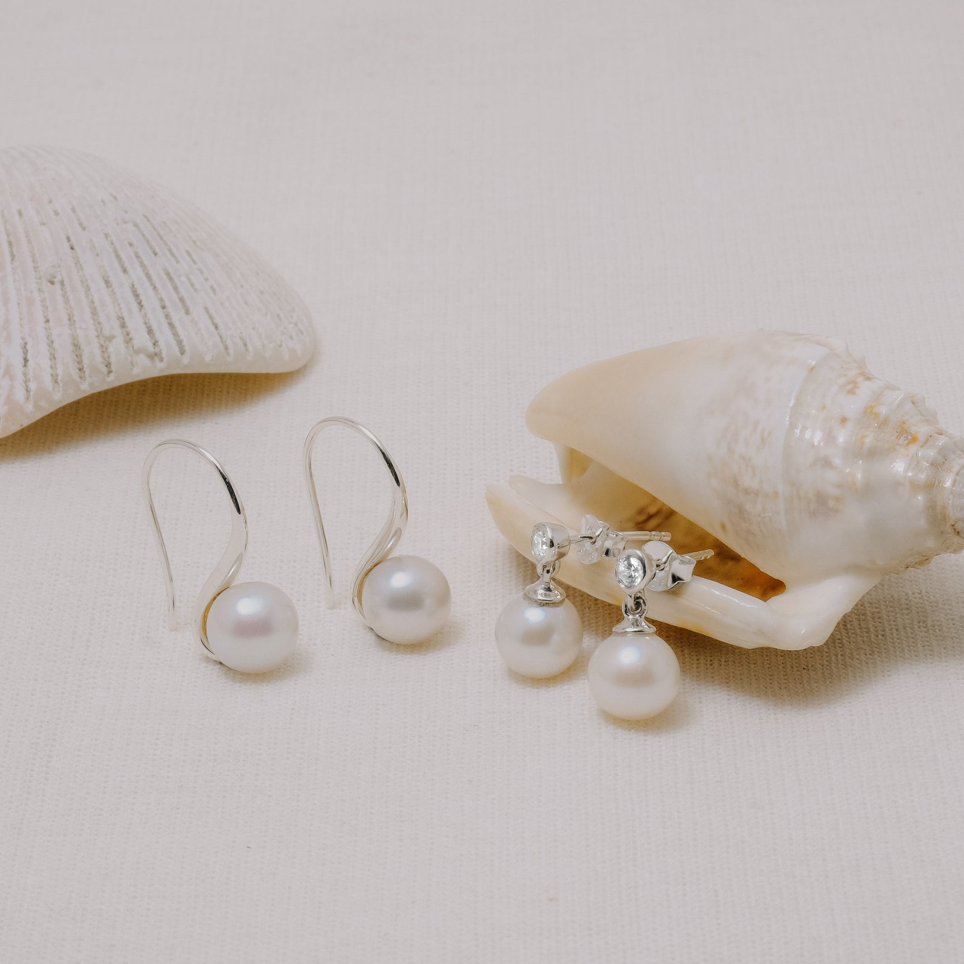 Sunaka Lumine Pearl hook earrings worn