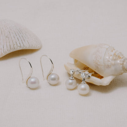 Sunaka Lumine Pearl hook earrings worn