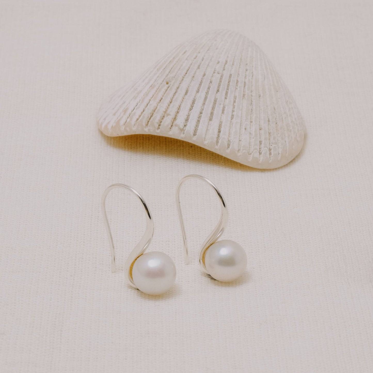 Sunaka Lumine Pearl hook earrings worn