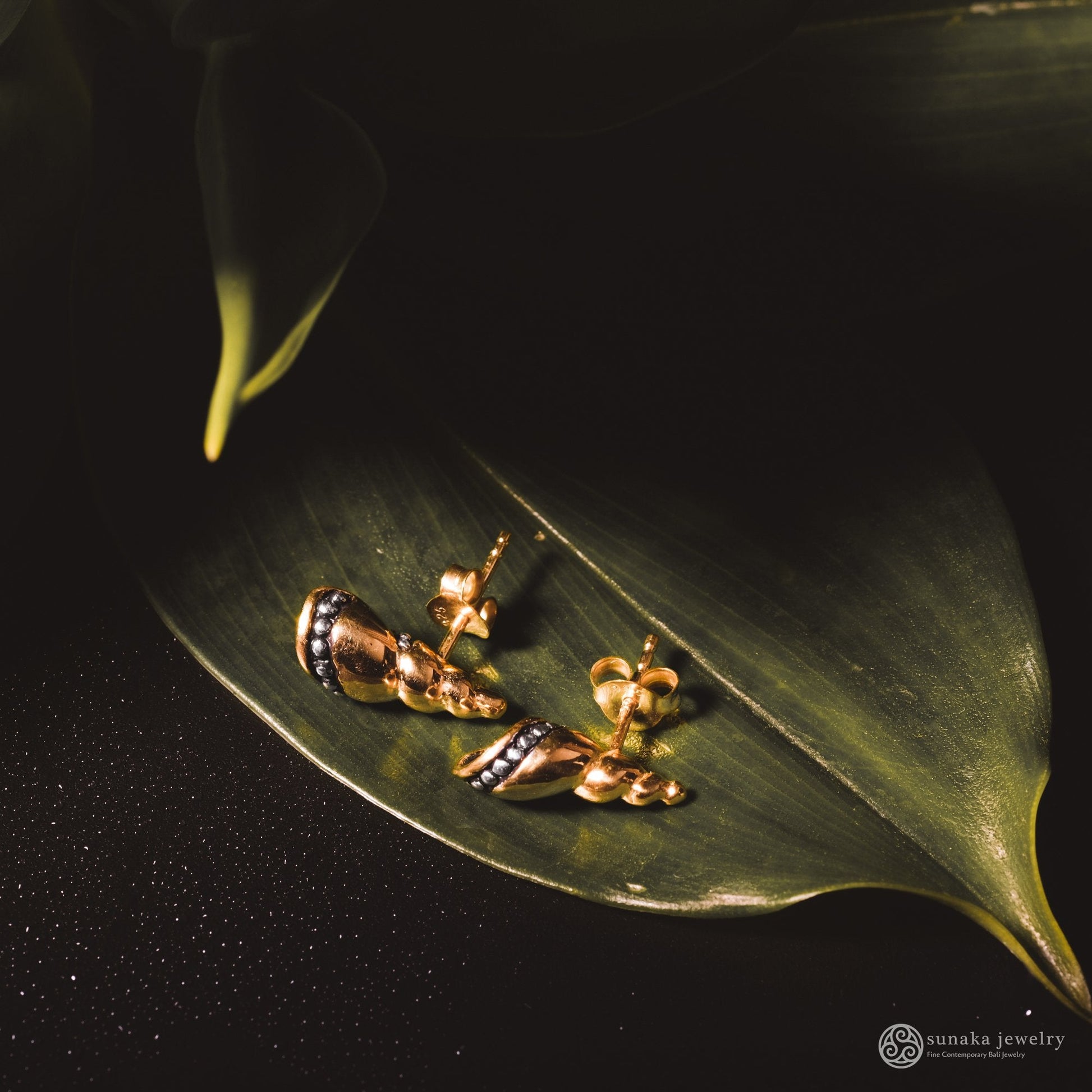 Sunaka Keong Emas stud earrings styled