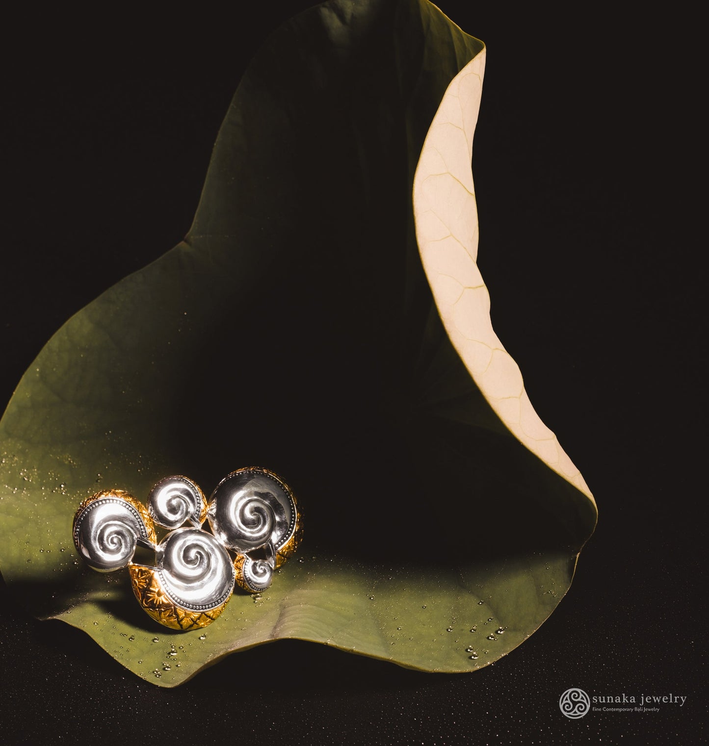 Sunaka Keong Emas brooch styled
