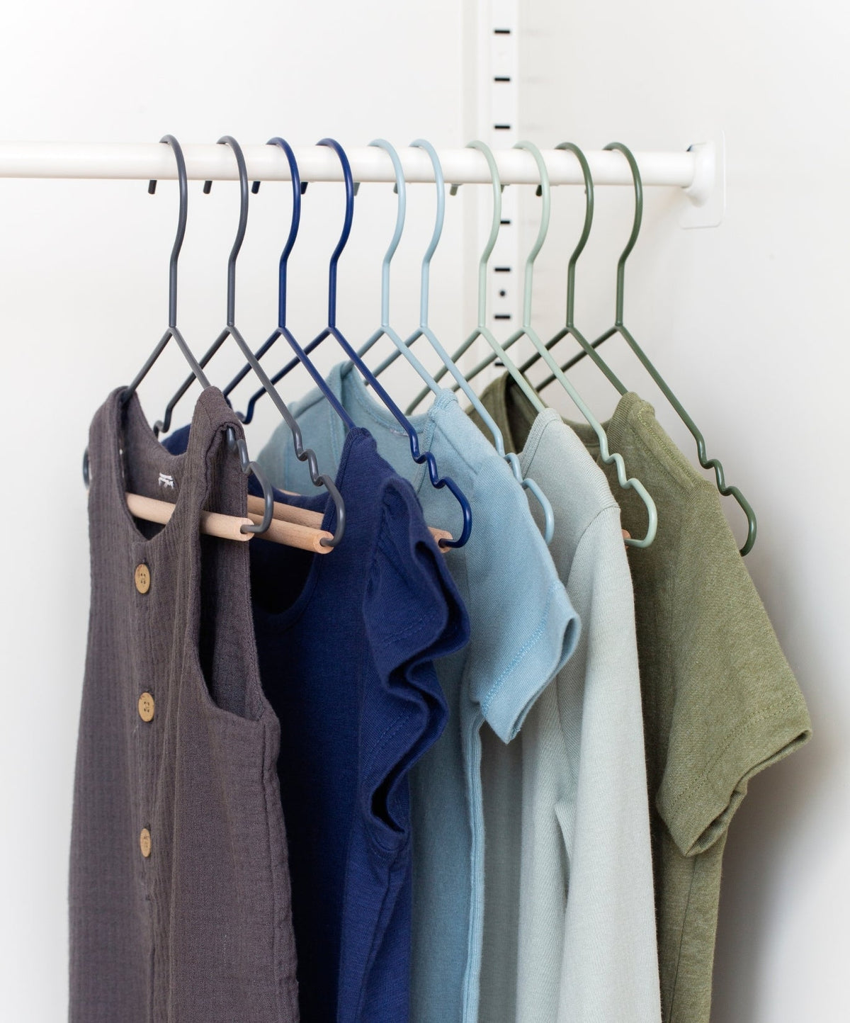 The Kids Top Hangers in Winter Mix