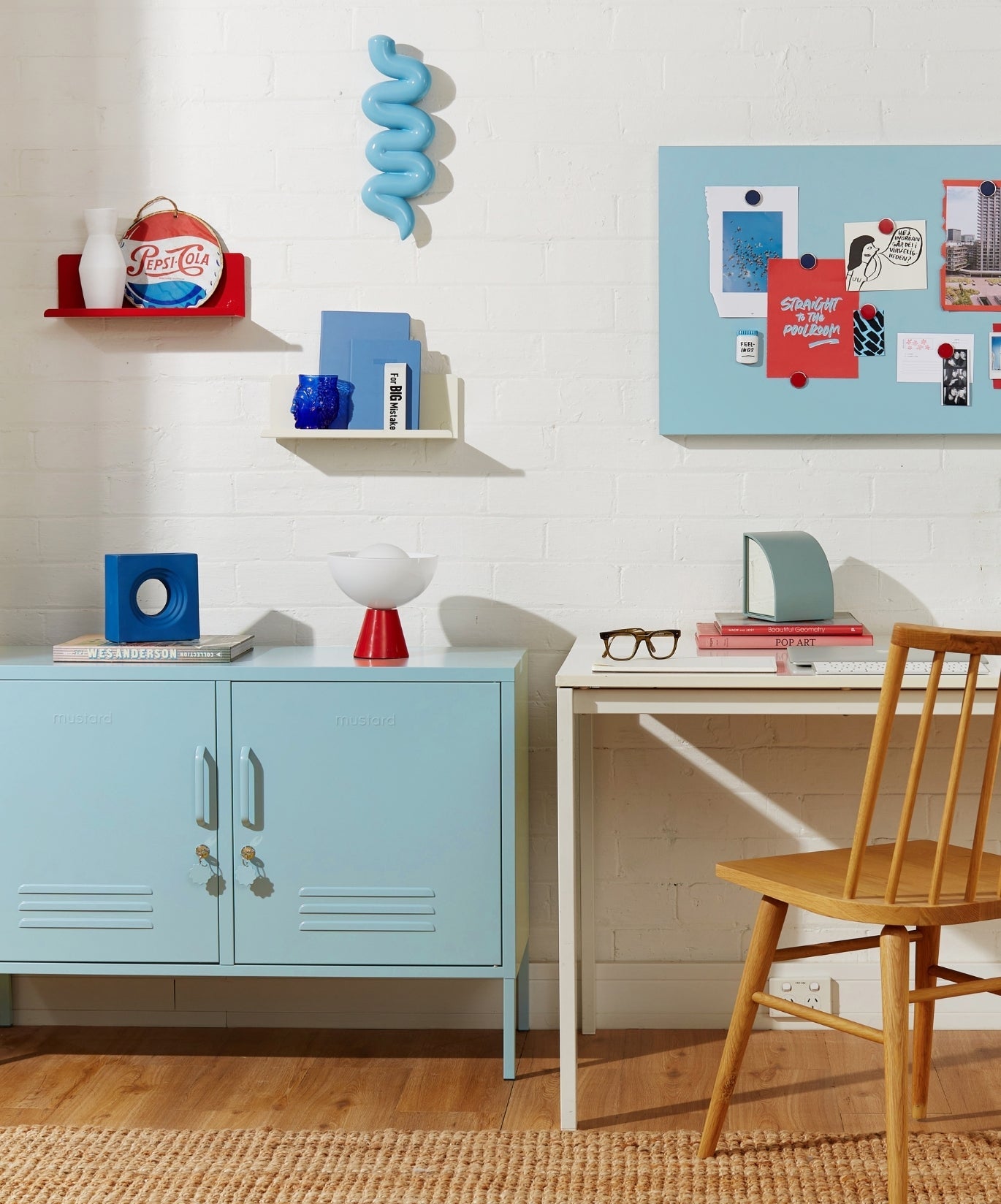 The Lowdown Locker in Ocean — lifestyle 3