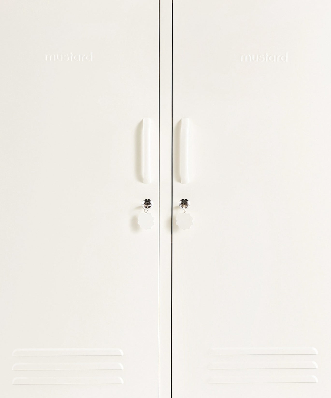 The Midi Locker in Chalk — close-up