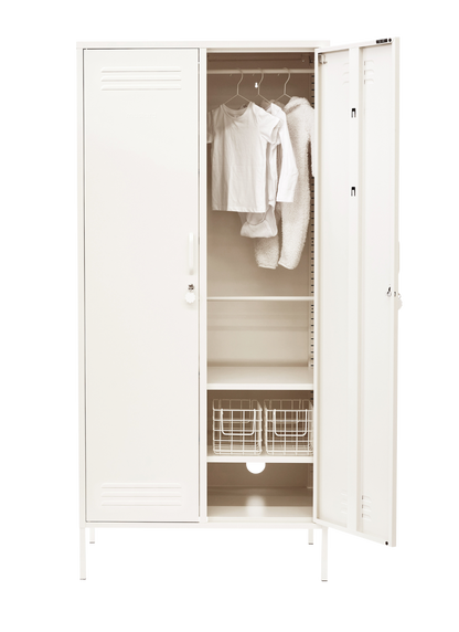 The Twinny Locker in Chalk — open