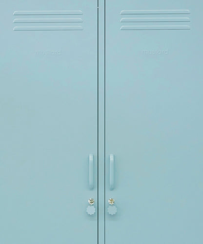 The Twinny Locker in Ocean — close-up
