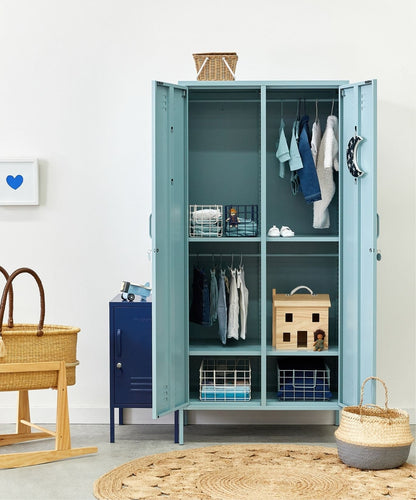The Twinny Locker in Ocean — lifestyle open