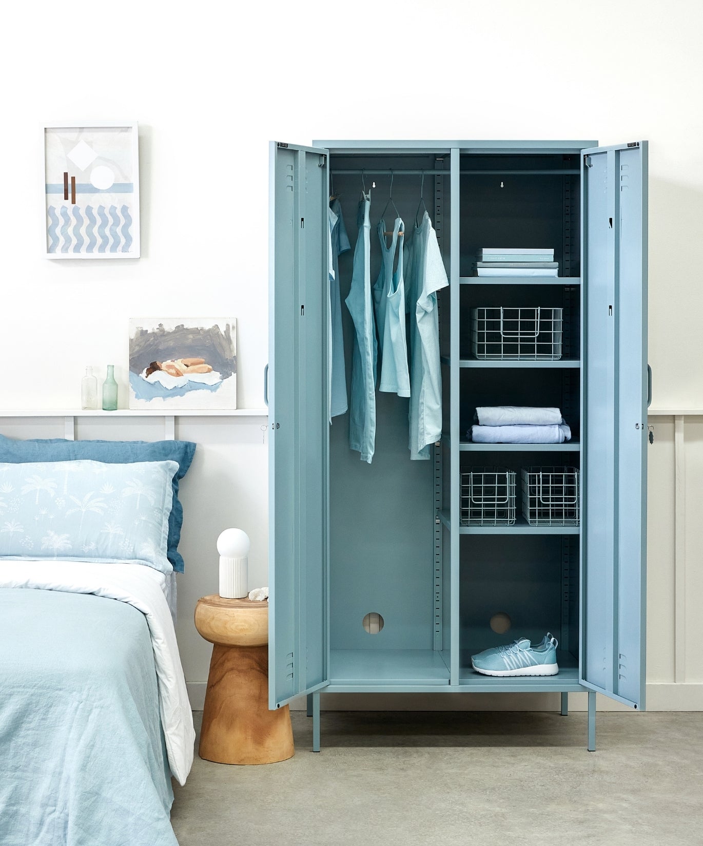 The Twinny Locker in Ocean — lifestyle 3